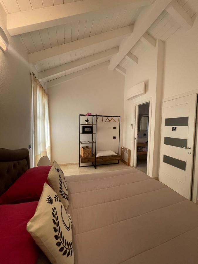 Corso Umberto Rooms Ольбия Экстерьер фото