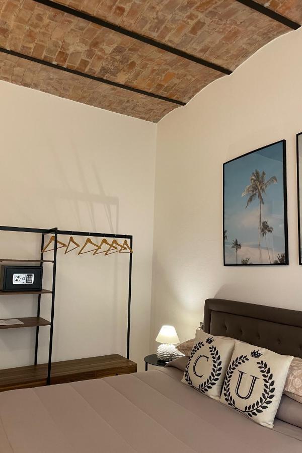 Corso Umberto Rooms Ольбия Экстерьер фото
