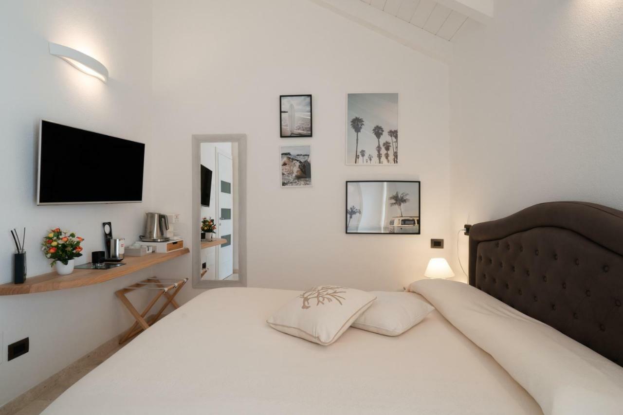 Corso Umberto Rooms Ольбия Экстерьер фото