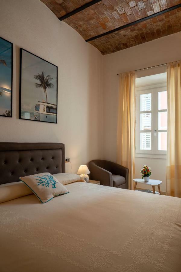 Corso Umberto Rooms Ольбия Экстерьер фото